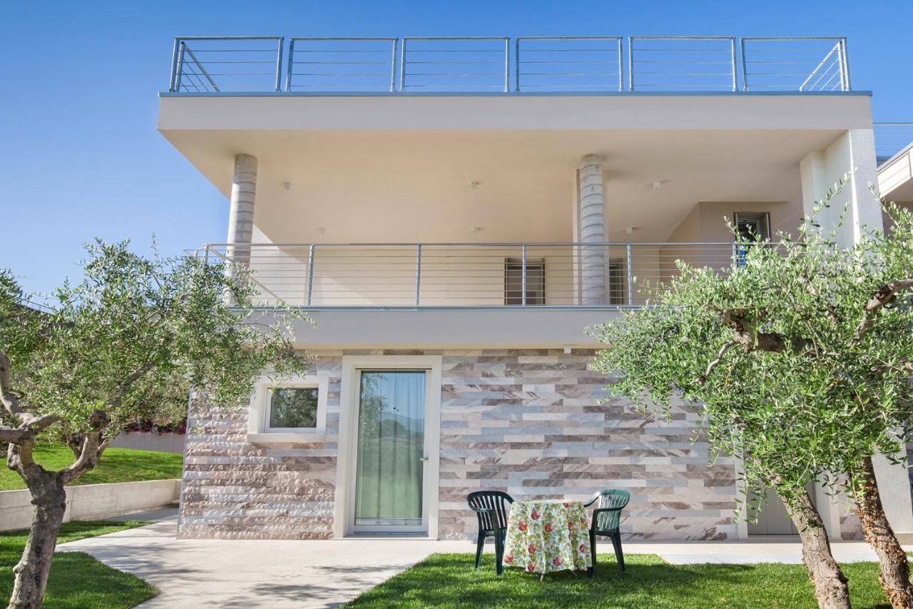 Villa Aurora-Holiday Home Apt 2 巴多利诺 外观 照片